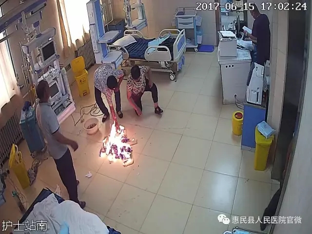 </div>
            <div   id=